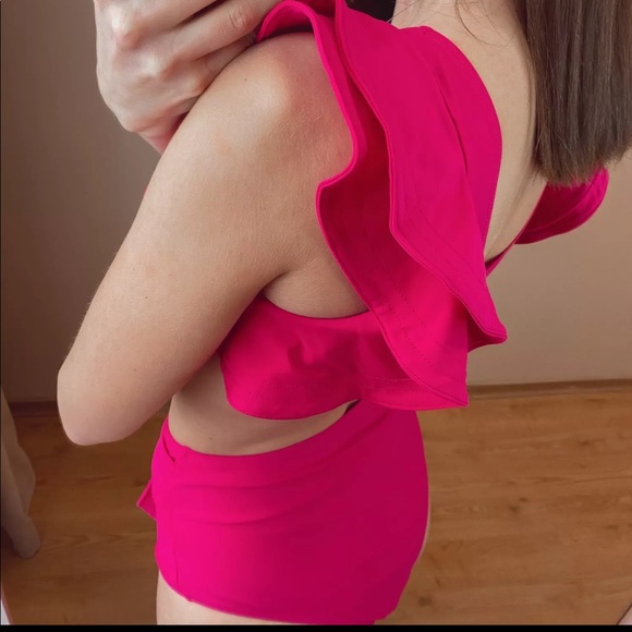 Elegant Pink Ruffle Two Piece Bikini Set - Picture 11 of 16